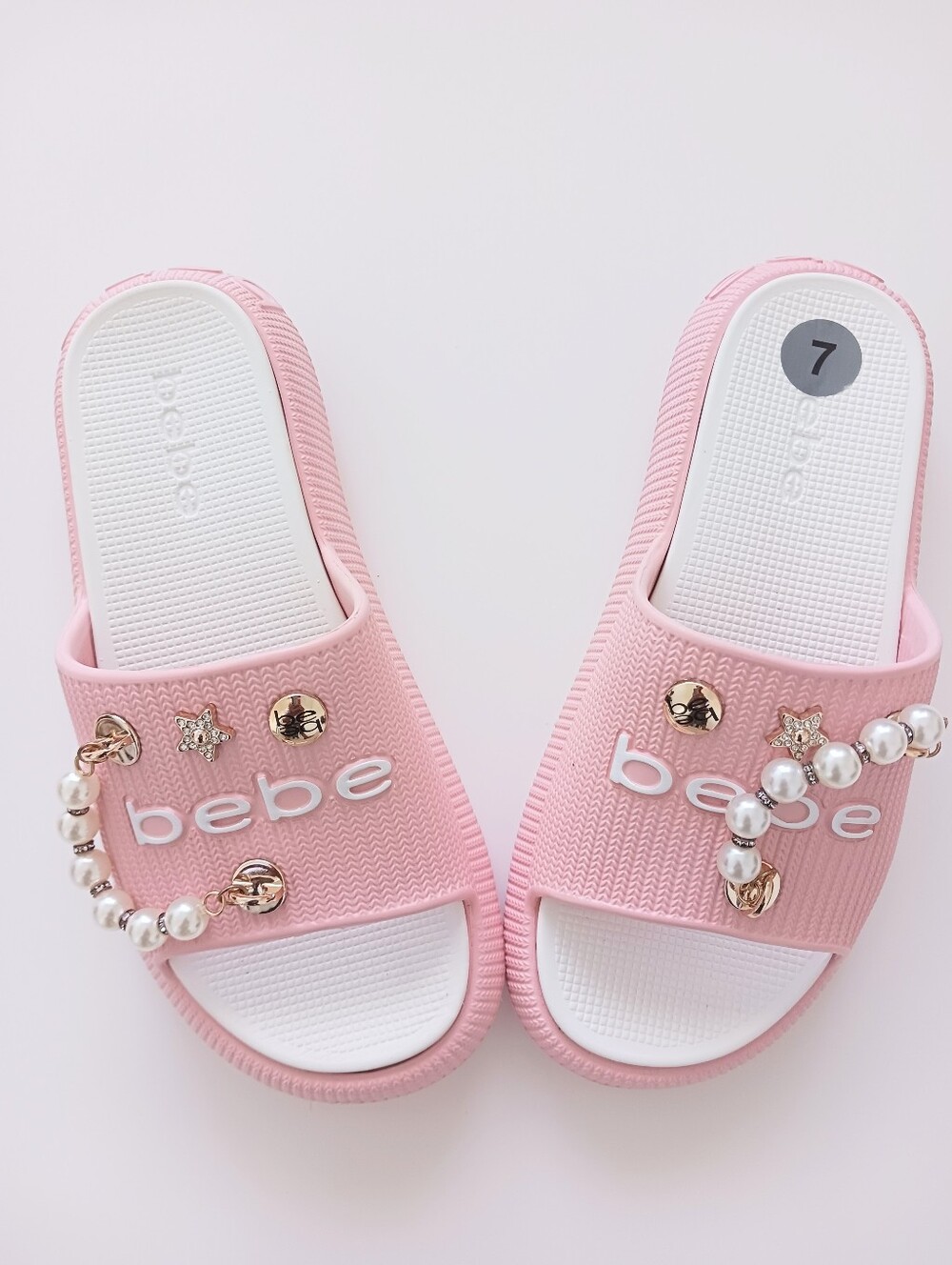 NWOT bebe Uniquely Designed Chain & Charms Women Pink Slides Size 7 - Picture 6 of 8
